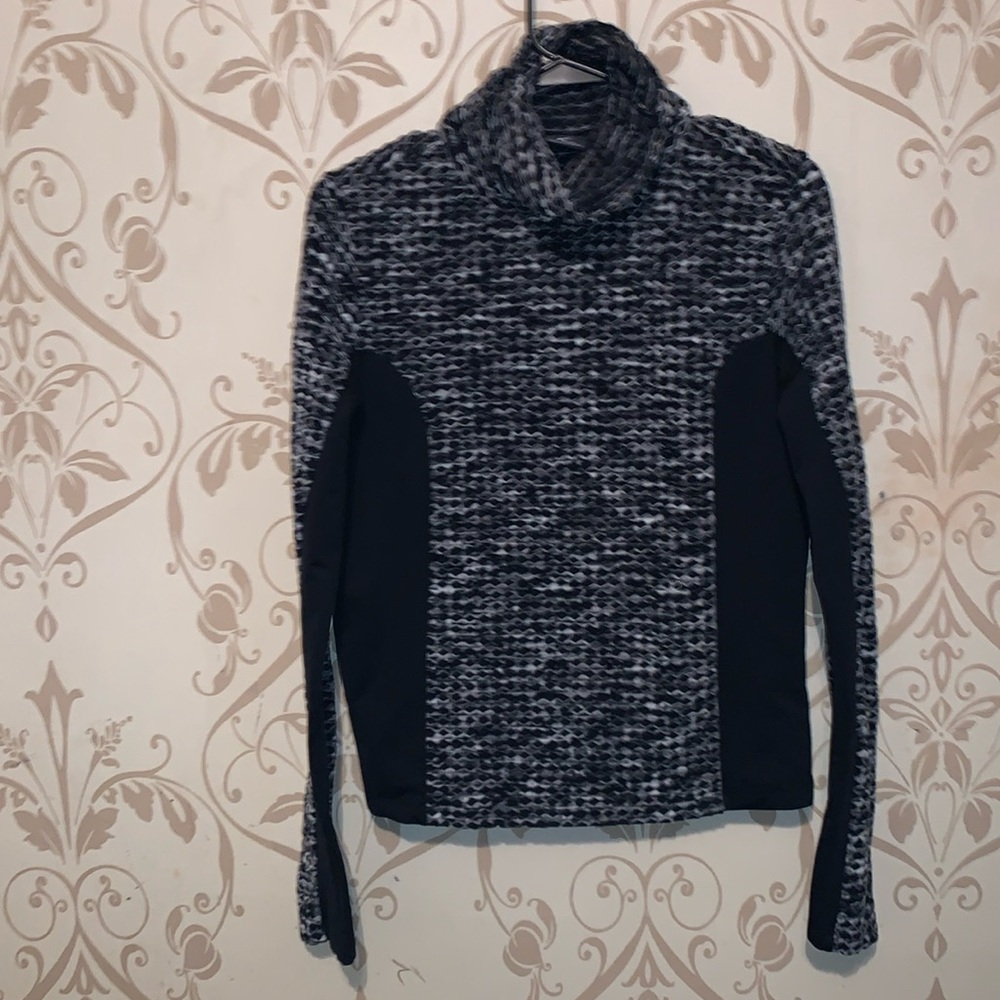 Nike hyperwarm top